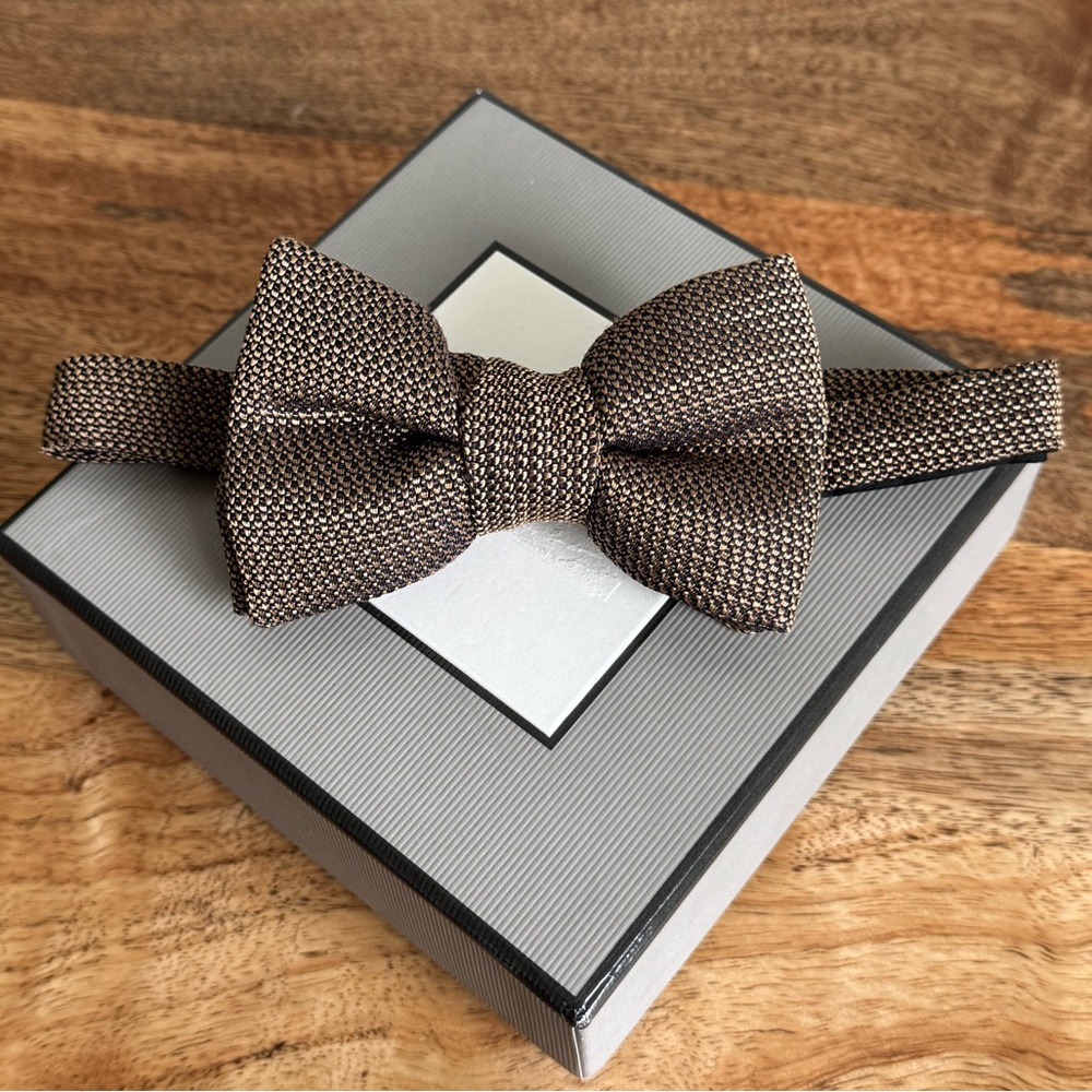 Tom Ford Pre-Tied 100% Silk Bow Tie